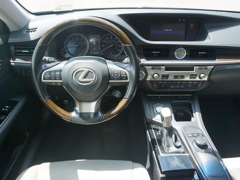 Used 2016 Lexus ES 350 w/ Premium Package w/Wood Trim FWD image 5