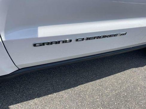Used 2022 Jeep Grand Cherokee Limited image 16