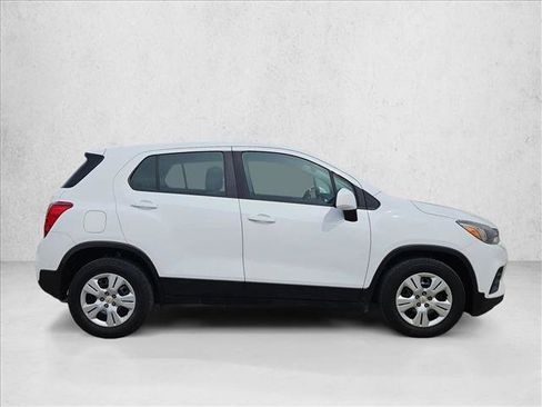 Used 2018 Chevrolet Trax LS FWD image 4