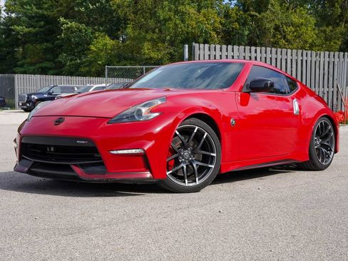 Used 2017 Nissan 370Z NISMO RWD image 2