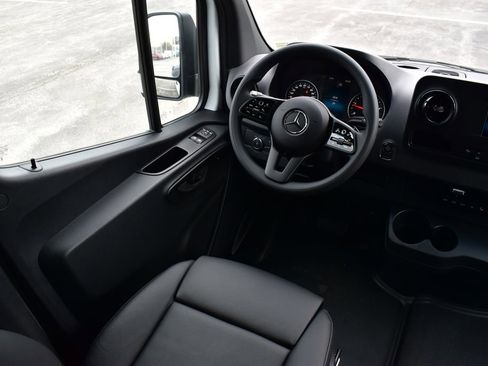 Used 2024 Mercedes-Benz Sprinter 2500 image 24