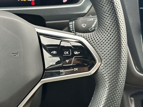 Used 2022 Volkswagen Tiguan SE R-Line image 29