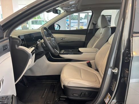 Used 2025 Hyundai Tucson Limited AWD/4WD image 13
