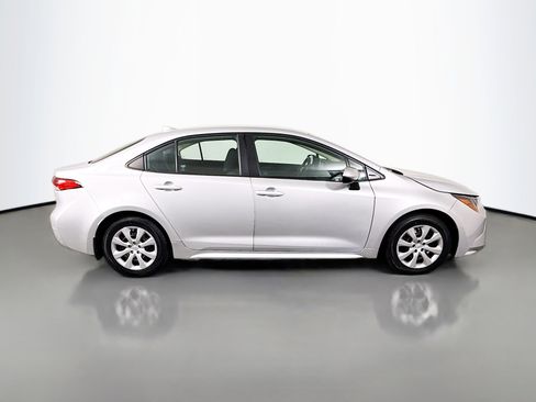 Used 2022 Toyota Corolla LE image 11