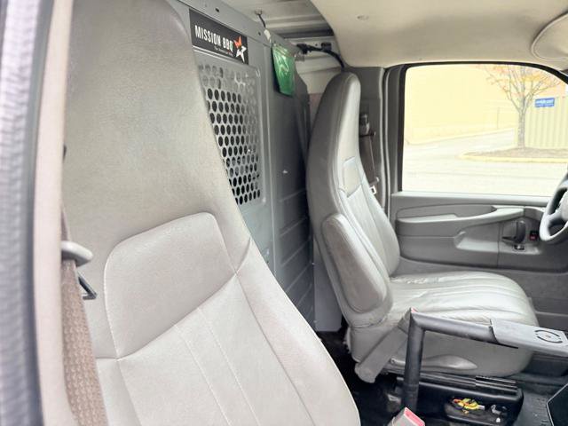 Used 2015 Chevrolet Express 2500 RWD image 12