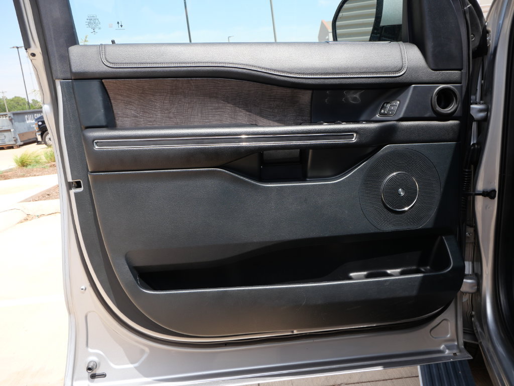 Used 2021 Ford Expedition Limited AWD/4WD image 17