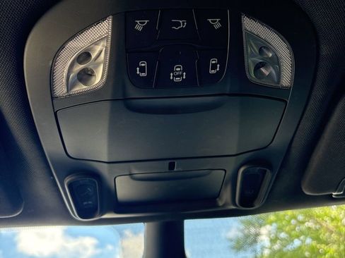 Used 2025 Chrysler Pacifica Limited FWD image 33