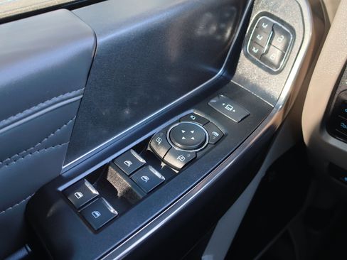 Certified 2025 Ford F350 Platinum w/ Platinum Plus Package image 22