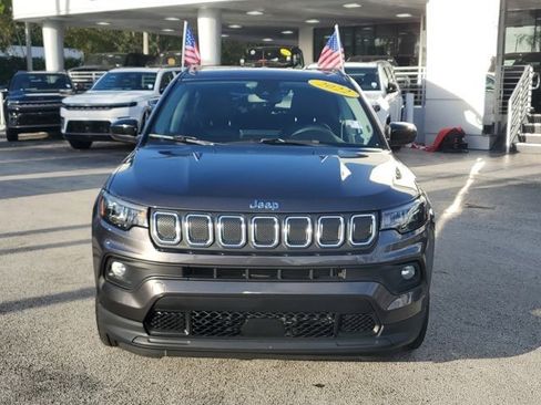 Used 2022 Jeep Compass Latitude FWD image 2