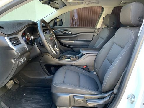 Used 2023 GMC Acadia SLE image 2