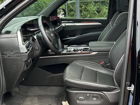 Used 2026 Cadillac Escalade ESV Luxury w/ LPO, Floor Liner Package AWD/4WD image 14