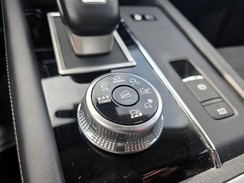 Used 2023 Mitsubishi Outlander SE image 32