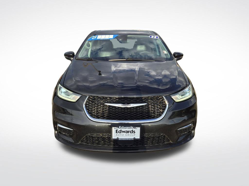 Used 2023 Chrysler Pacifica Touring-L FWD image 8