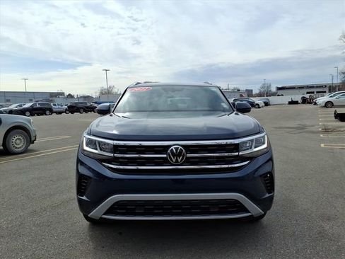 Used 2022 Volkswagen Atlas Cross Sport SE w/ Panoramic Sunroof Package image 2