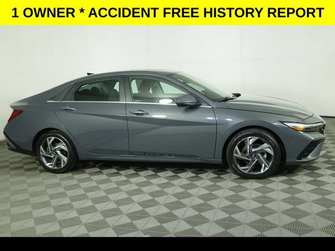 Used 2025 Hyundai Elantra SEL FWD image 2