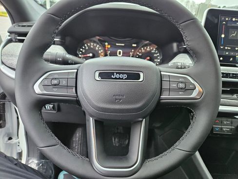 New 2026 Jeep Compass Latitude image 19