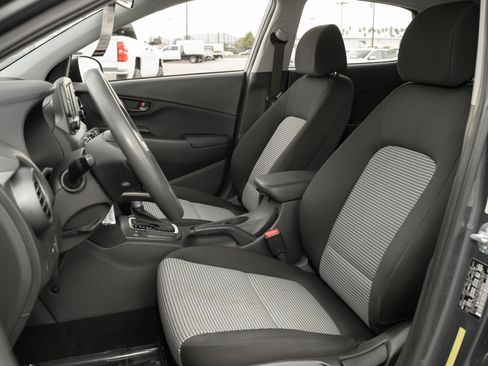 Used 2021 Hyundai Kona SE image 19