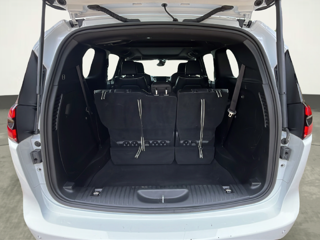 Used 2026 Chrysler Pacifica Limited FWD image 19