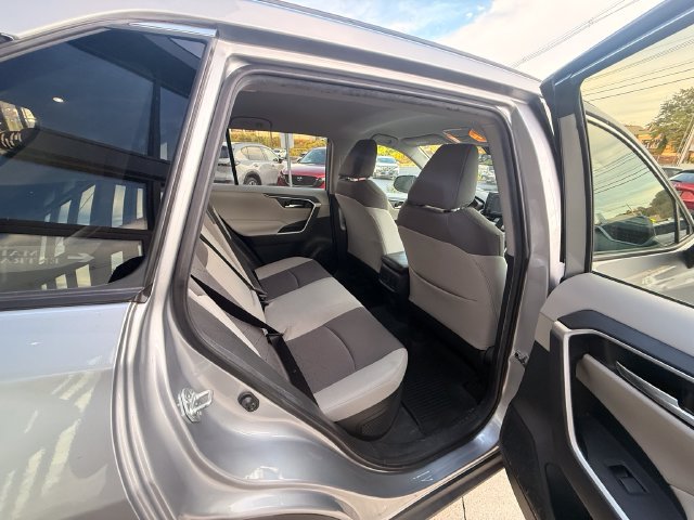 Used 2021 Toyota RAV4 XLE w/ XLE Grade Weather Package AWD/4WD image 10