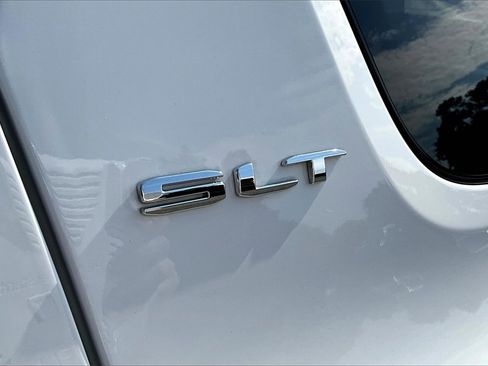 Certified 2023 GMC Acadia SLT image 22