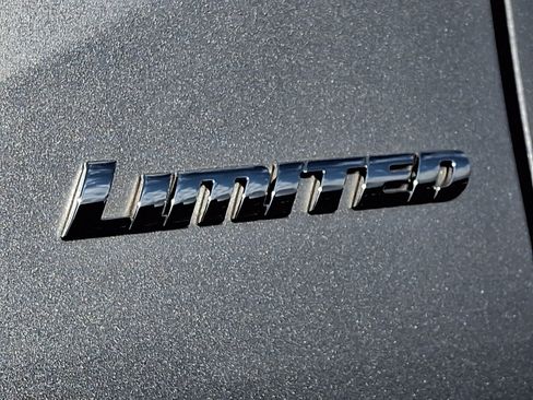 Used 2018 Toyota Tacoma Limited AWD/4WD image 36
