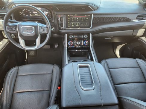 Used 2023 GMC Yukon XL Denali AWD/4WD image 9