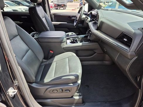 Certified 2025 Chevrolet Suburban LT w/ Comfort Package image 15