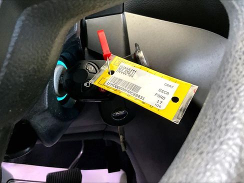 Used 2017 Ford Escape SE w/ Equipment Group 201A FWD image 14