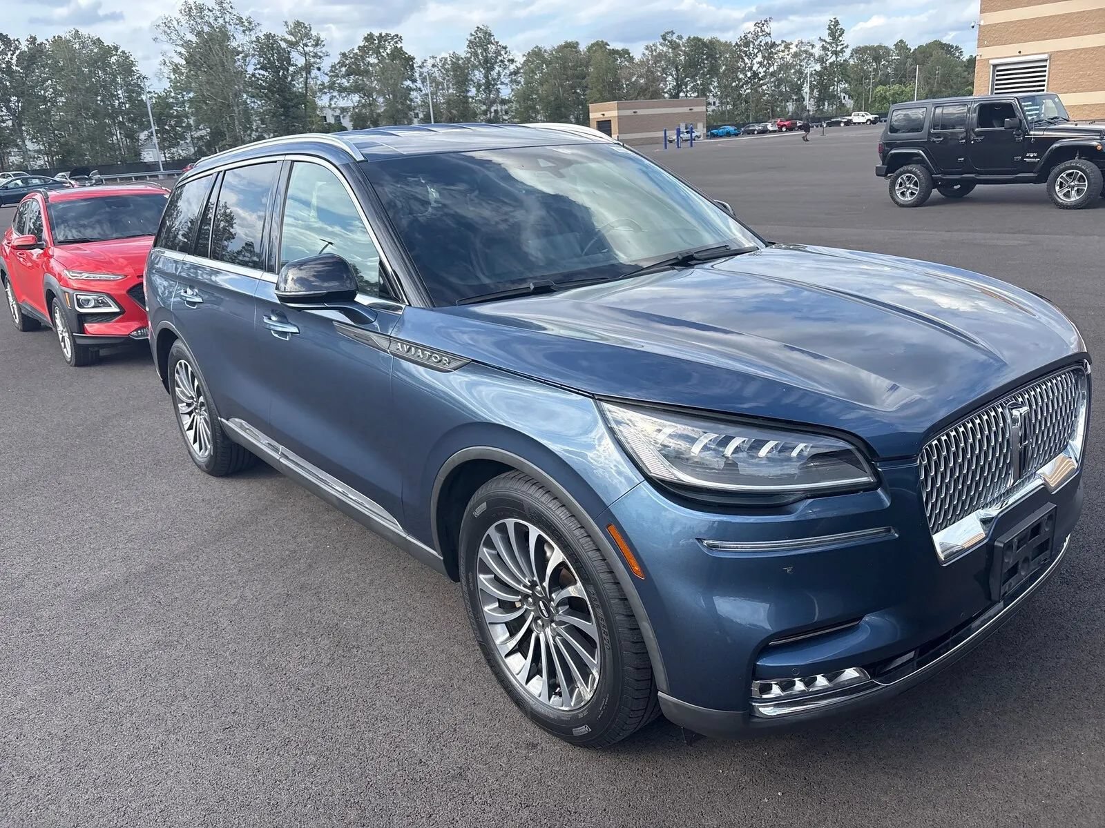 Used 2020 Lincoln Aviator Reserve RWD image 2