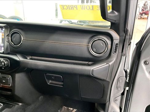 Used 2022 Jeep Wrangler Unlimited Sahara image 13