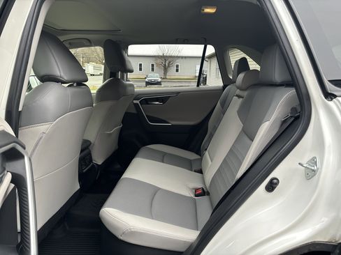 Used 2020 Toyota RAV4 Limited image 14