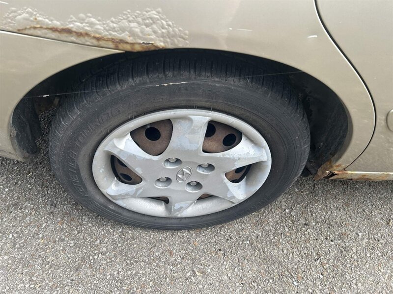Used 2005 Hyundai Elantra GLS FWD image 27