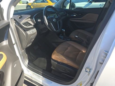 Used 2017 Buick Encore Premium image 3