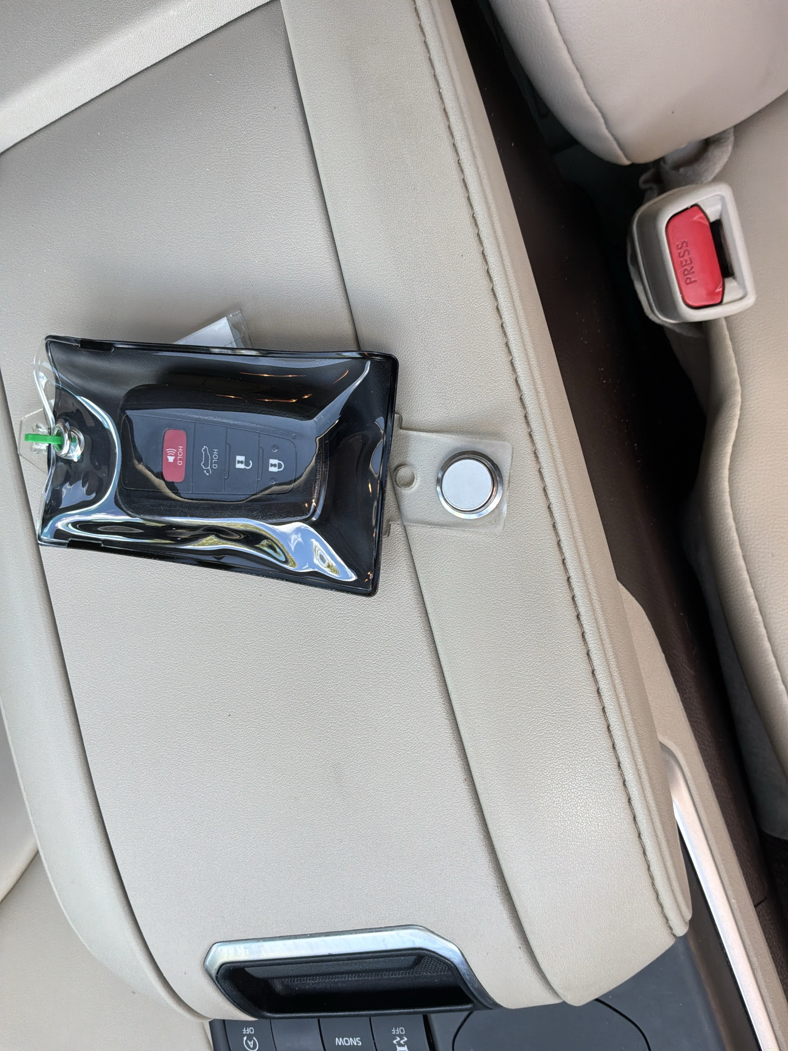 Used 2021 Toyota Highlander XLE FWD image 37