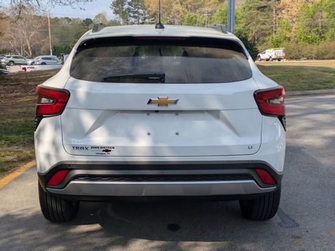 New 2026 Chevrolet Trax LT w/ Sunroof Package FWD image 3