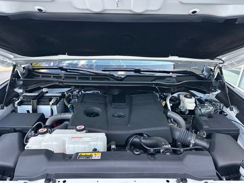 Used 2024 Toyota Tundra SR5 w/ SR5 Convenience Package AWD/4WD image 28