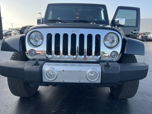 Used 2015 Jeep Wrangler Unlimited Sahara w/ Mopar Chrome Edition Group AWD/4WD image 44