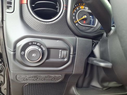 Used 2025 Jeep Wrangler Unlimited Rubicon AWD/4WD image 23