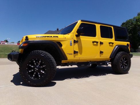 Used 2021 Jeep Wrangler Unlimited Sport AWD/4WD image 4
