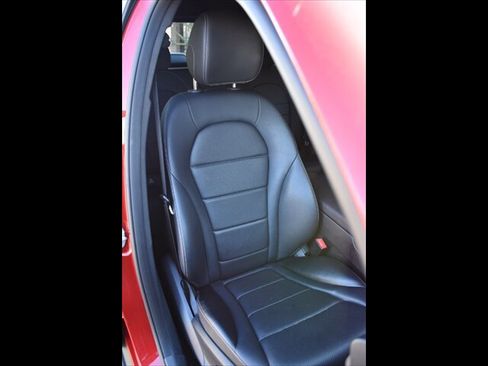 Used 2018 Mercedes-Benz GLC 300 4MATIC image 27