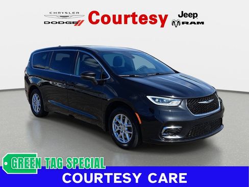 Used 2023 Chrysler Pacifica Touring FWD image 1
