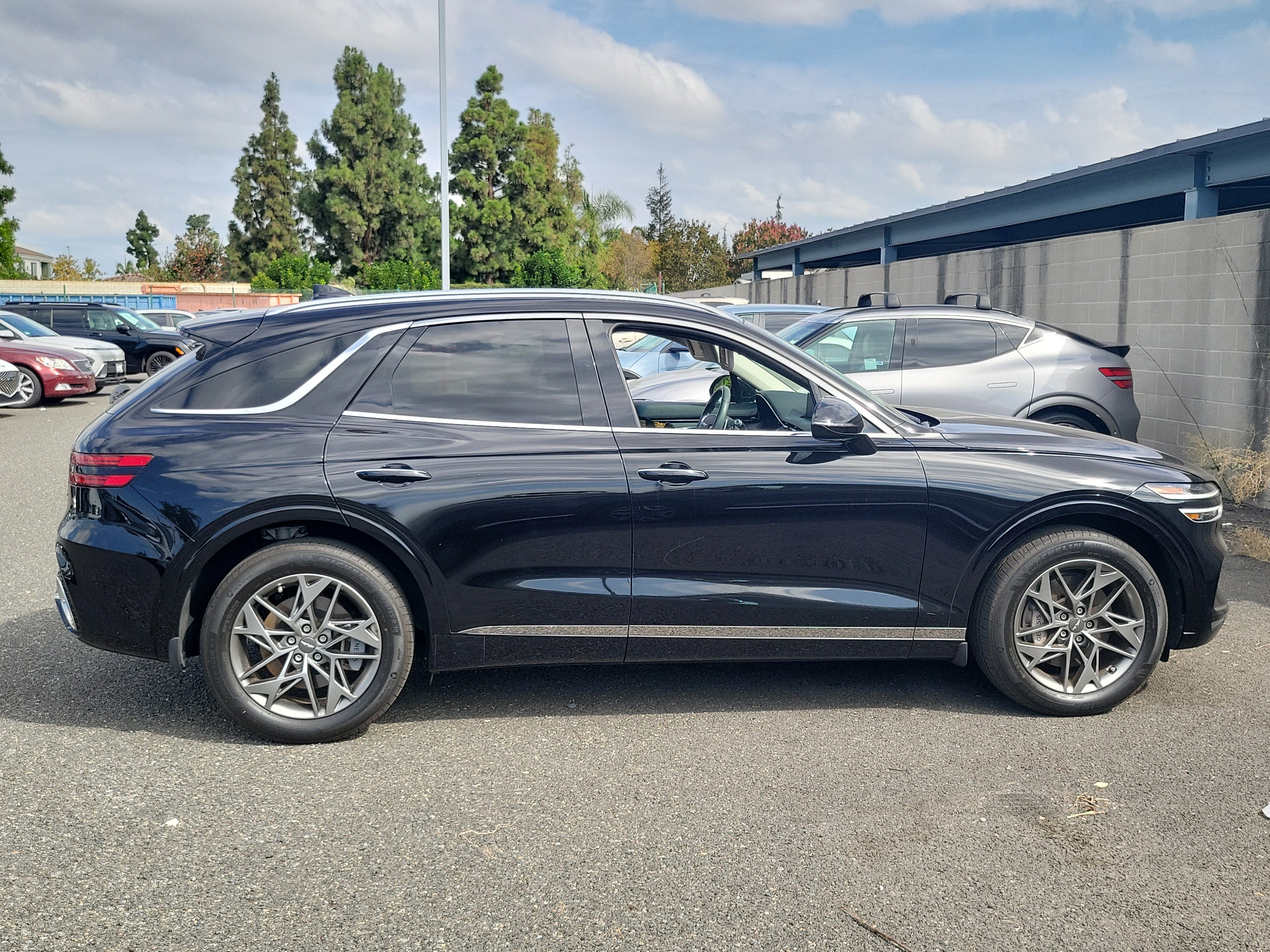 Certified 2024 Genesis GV70 2.5T w/ Select Package AWD/4WD image 5