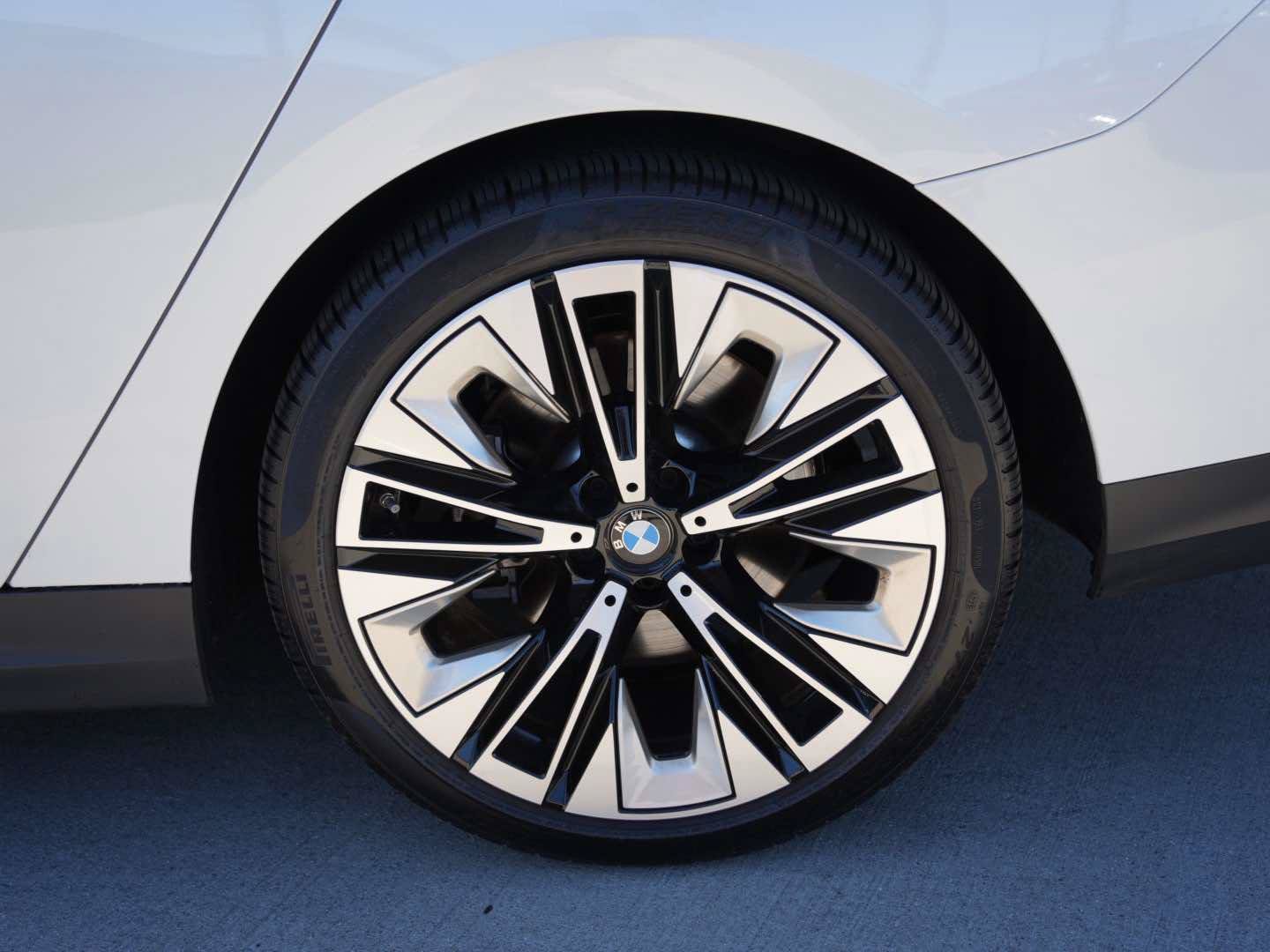 Used 2026 BMW 540i xDrive AWD/4WD image 6
