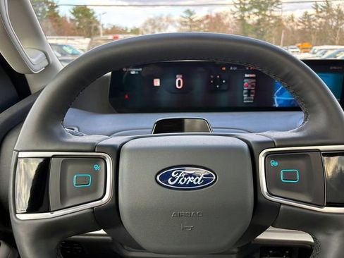 Used 2025 Ford Expedition Active AWD/4WD image 29