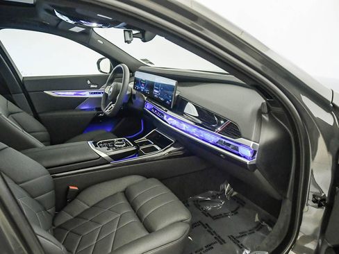 Certified 2025 BMW i7 eDrive50 w/ M Sport Package RWD image 17
