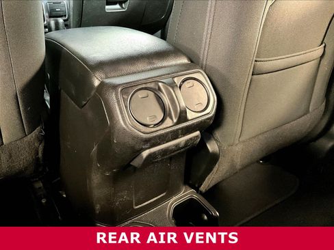 Used 2018 Jeep Wrangler Sport AWD/4WD image 10