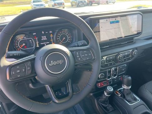 Used 2024 Jeep Gladiator Sport image 8