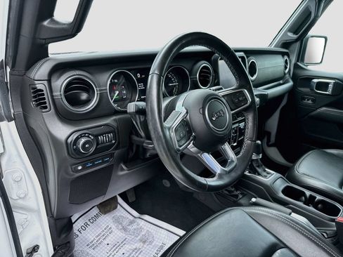 Used 2022 Jeep Wrangler Unlimited Sahara w/ Cold Weather Group AWD/4WD image 10