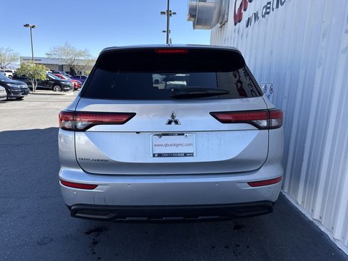 Used 2022 Mitsubishi Outlander ES image 6