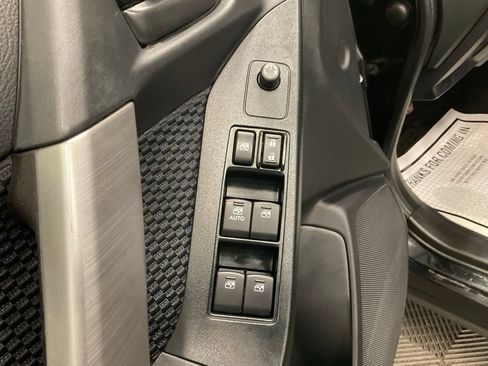 Used 2017 Subaru Forester 2.5i AWD/4WD image 15